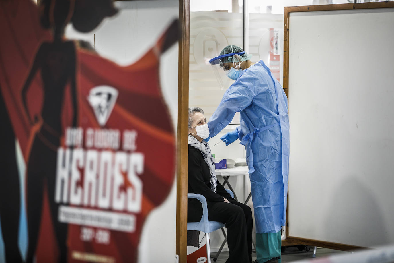 Fotos: Comienza la pauta de vacunación para los grandes dependientes en Logroño