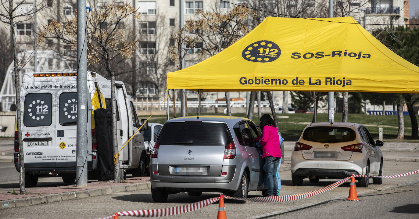 Fotos: Comienza la pauta de vacunación para los grandes dependientes en Logroño