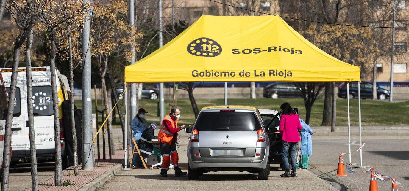 Fotos: Comienza la pauta de vacunación para los grandes dependientes en Logroño