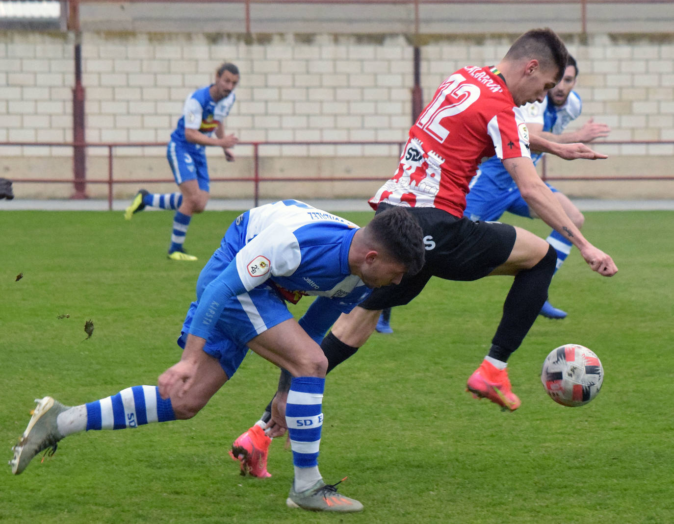 Fotos: Las imágenes de la victoria de la SD Logroñés ante el Ejea