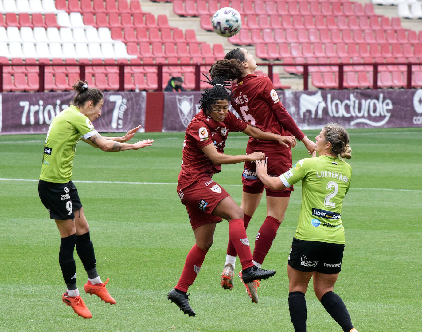 Fotos: Las imágenes del empate entre el EDF Logroño y el Santa Teresa