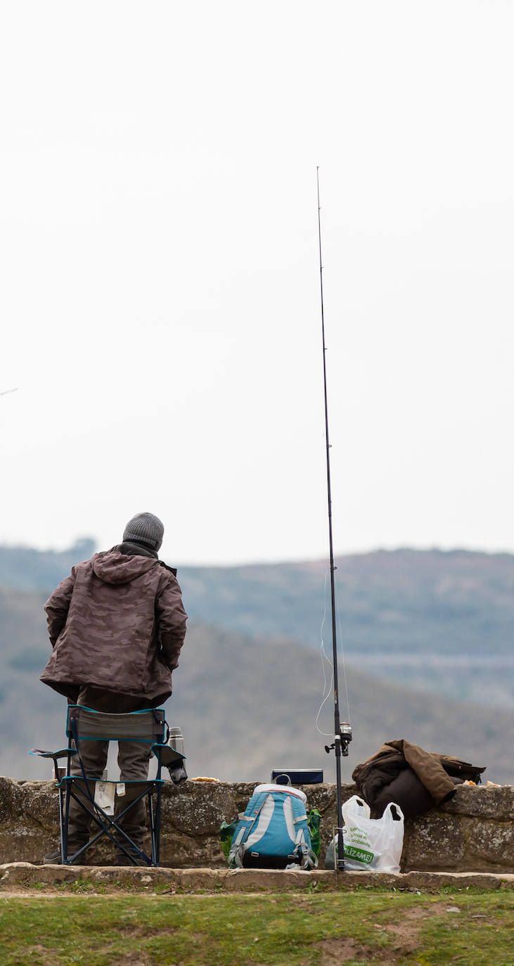 Fotos: La pesca regresa al pantano de La Grajera