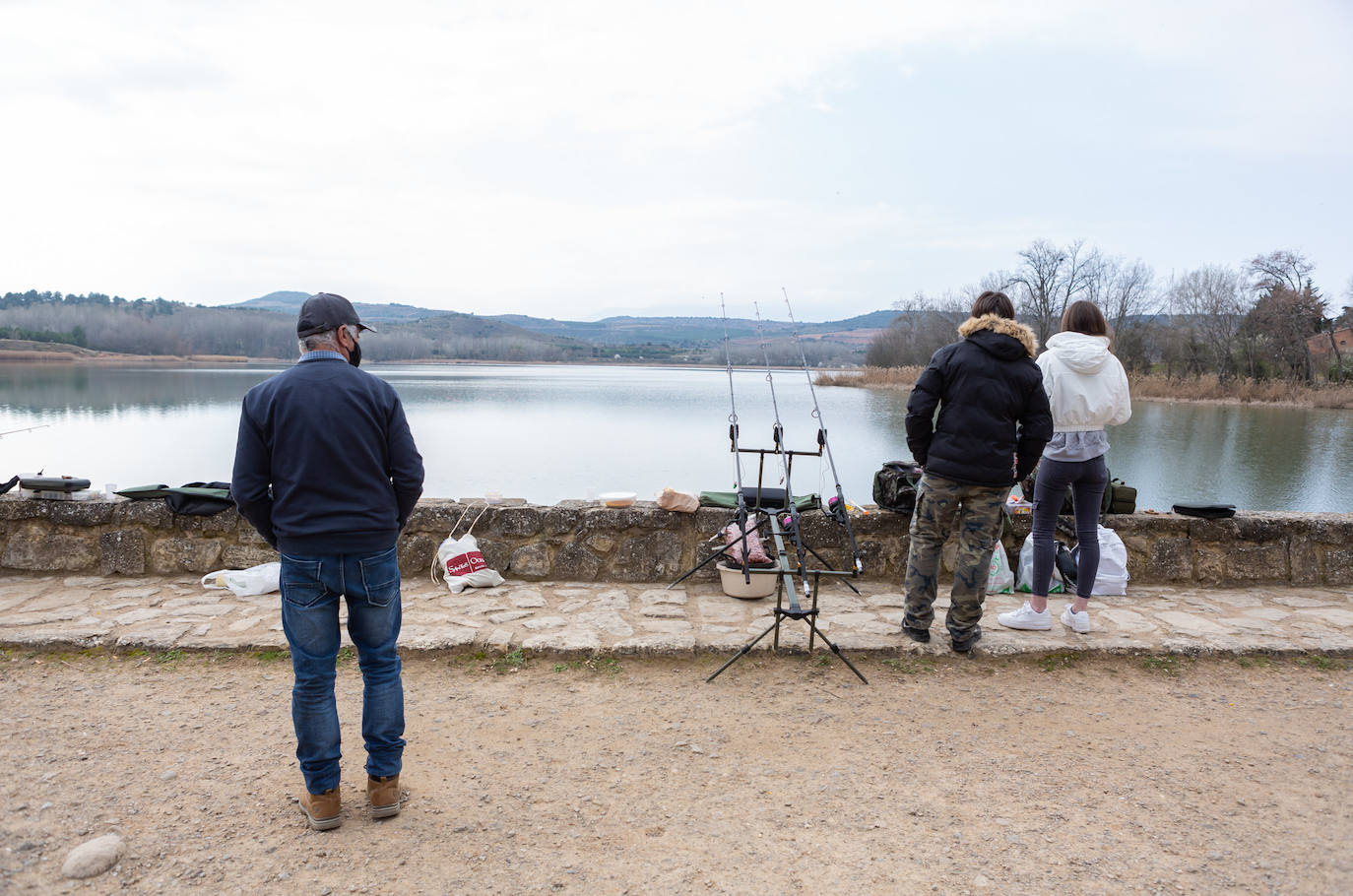 Fotos: La pesca regresa al pantano de La Grajera