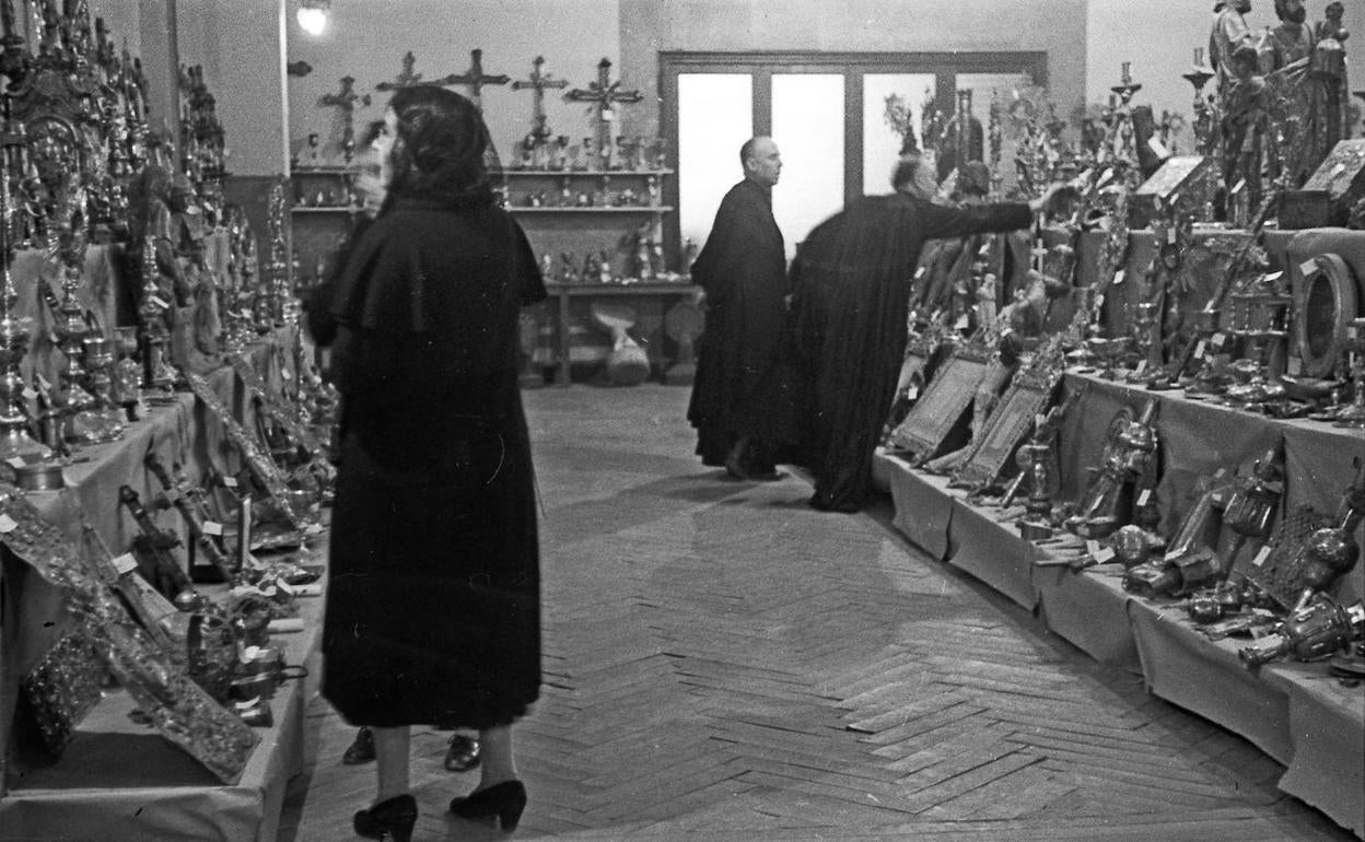 Exposición de piezas de orfebrería montada en Madrid en septiembre de 1940.