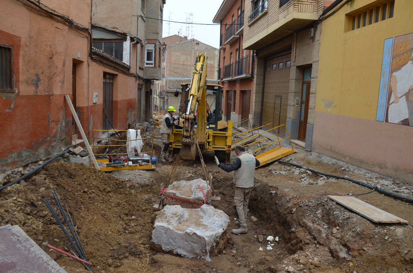 Fotos: Extracción de una canalización de la época romana en Calahorra