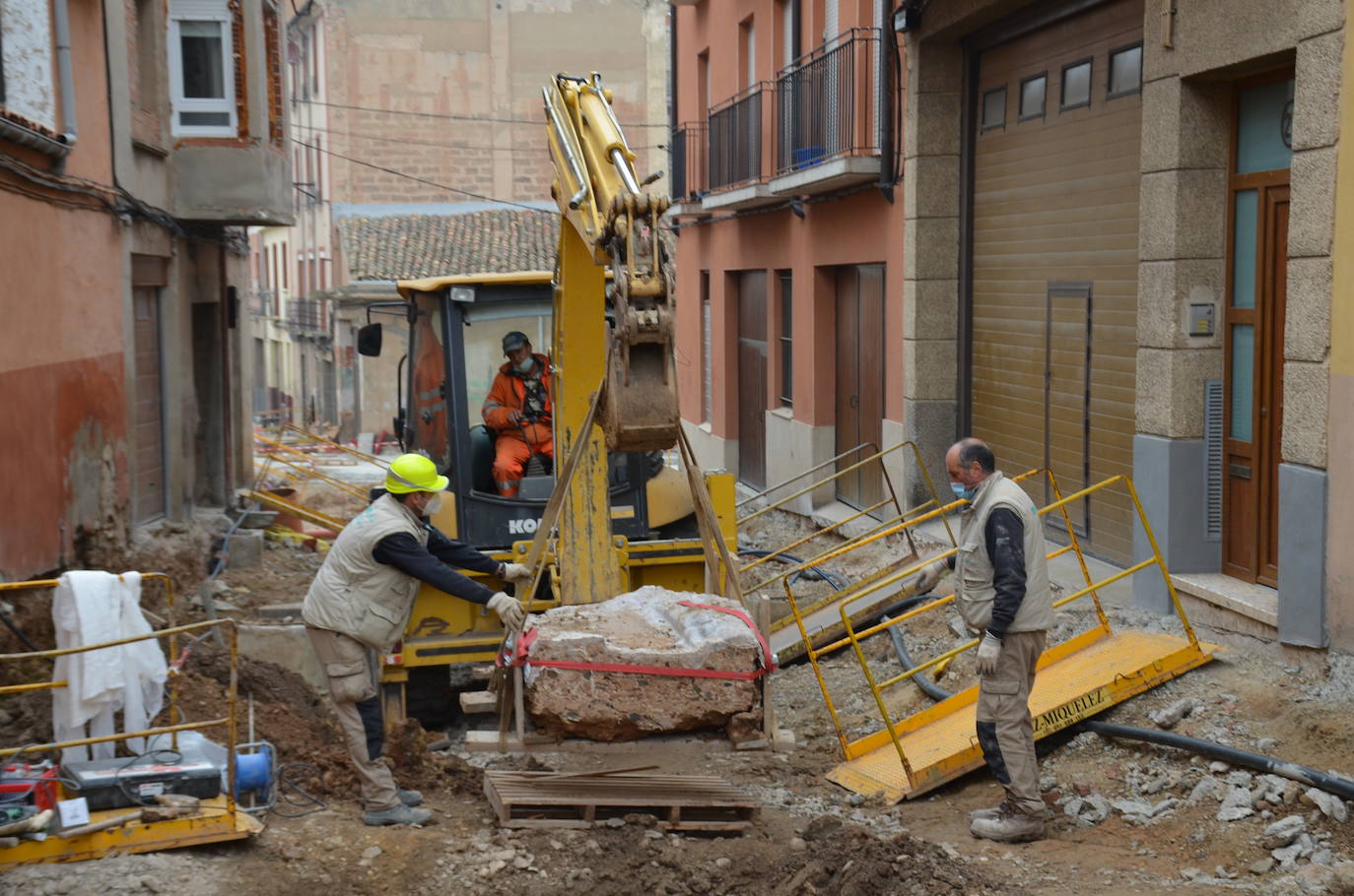 Fotos: Extracción de una canalización de la época romana en Calahorra