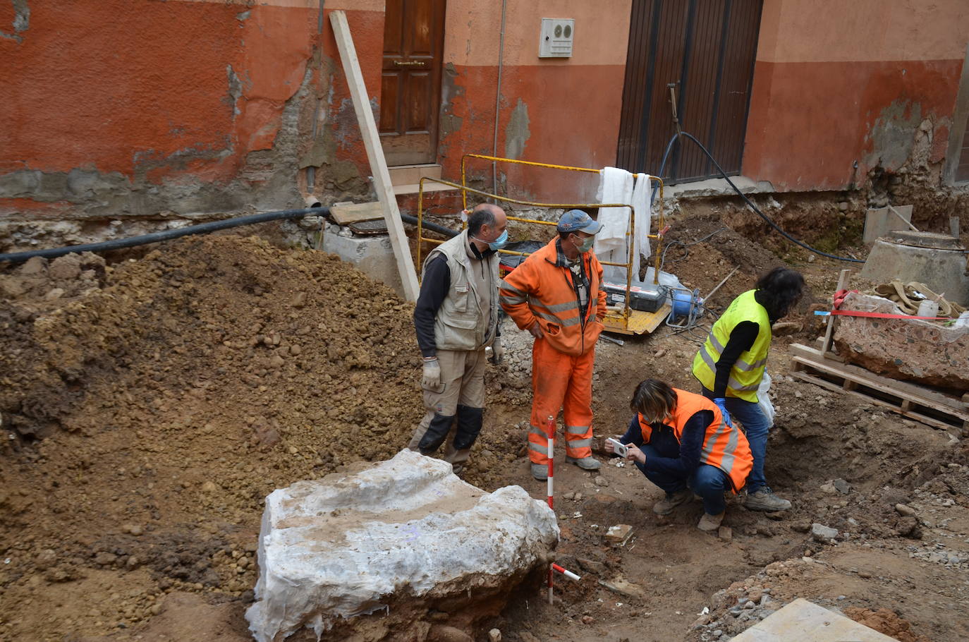 Fotos: Extracción de una canalización de la época romana en Calahorra