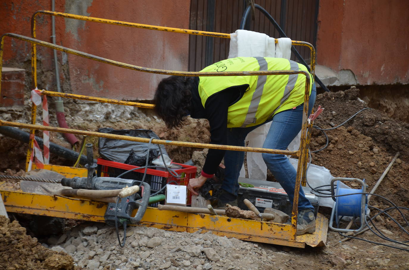Fotos: Extracción de una canalización de la época romana en Calahorra