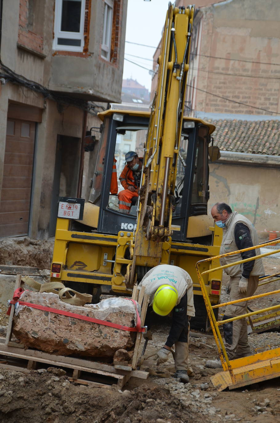 Fotos: Extracción de una canalización de la época romana en Calahorra