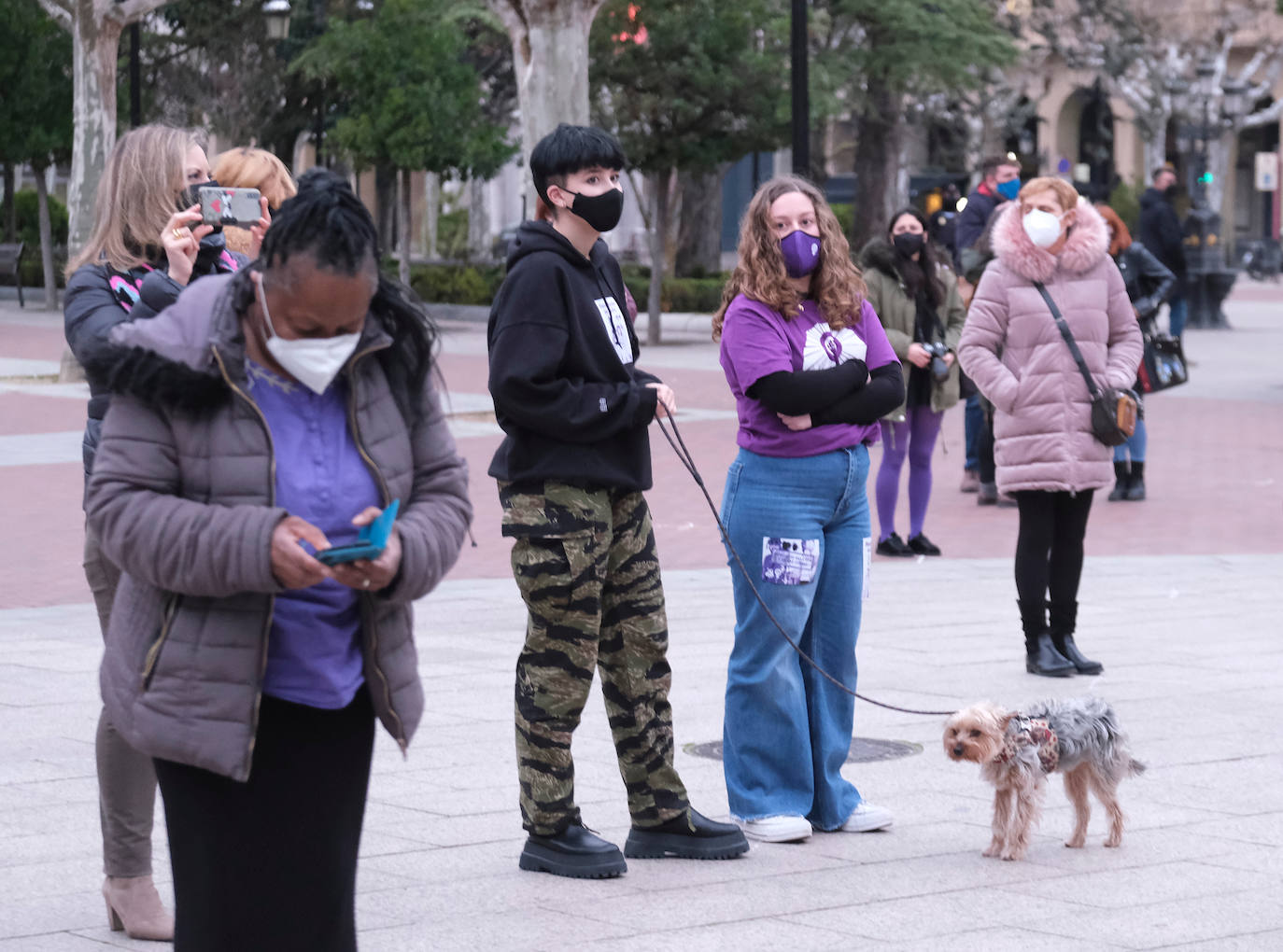 Fotos: Lectura del manifiesto de la Plataforma 8M en El Espolón