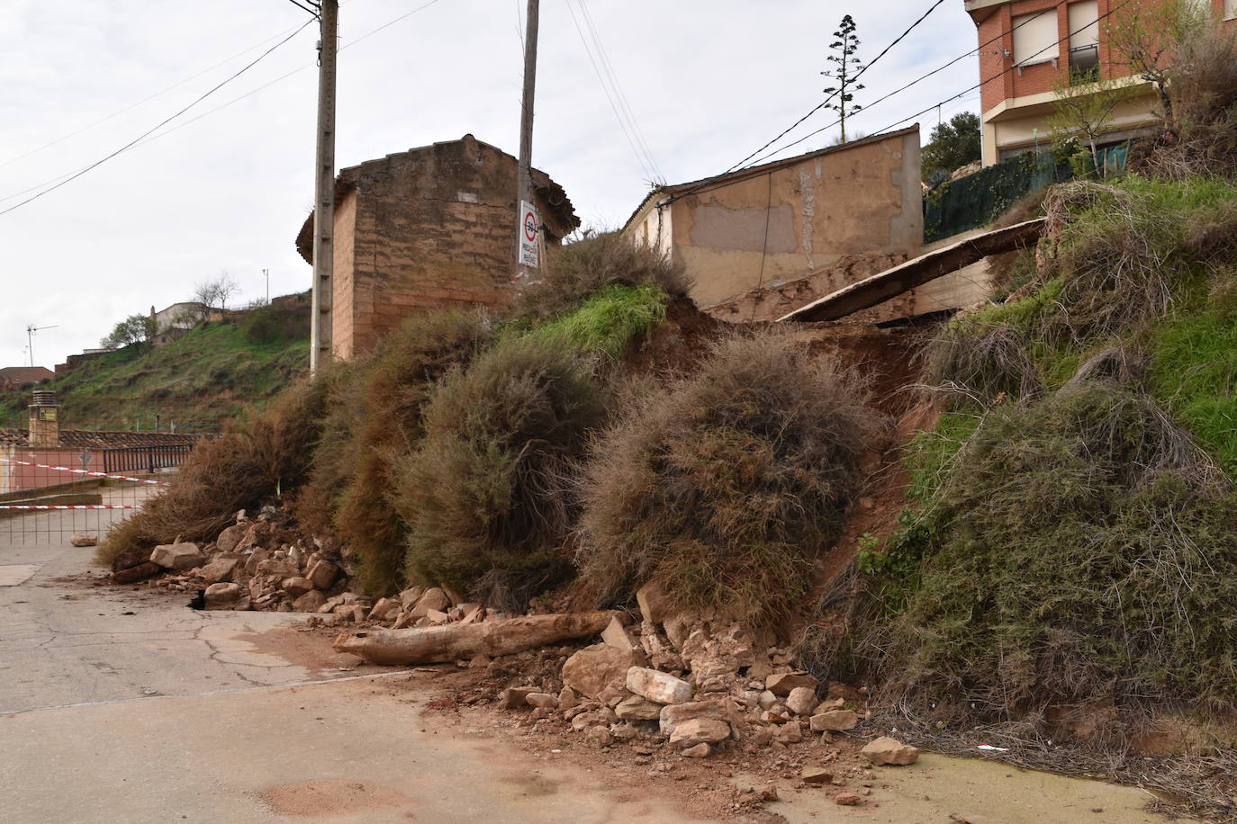 Fotos: Hundimiento de una calle en Ausejo