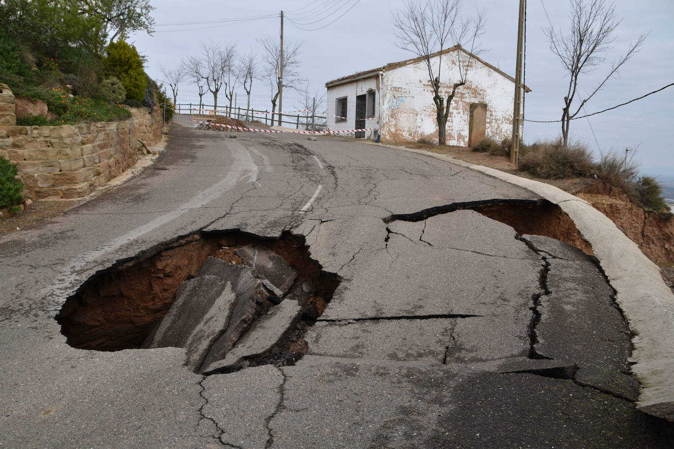 Fotos: Hundimiento de una calle en Ausejo