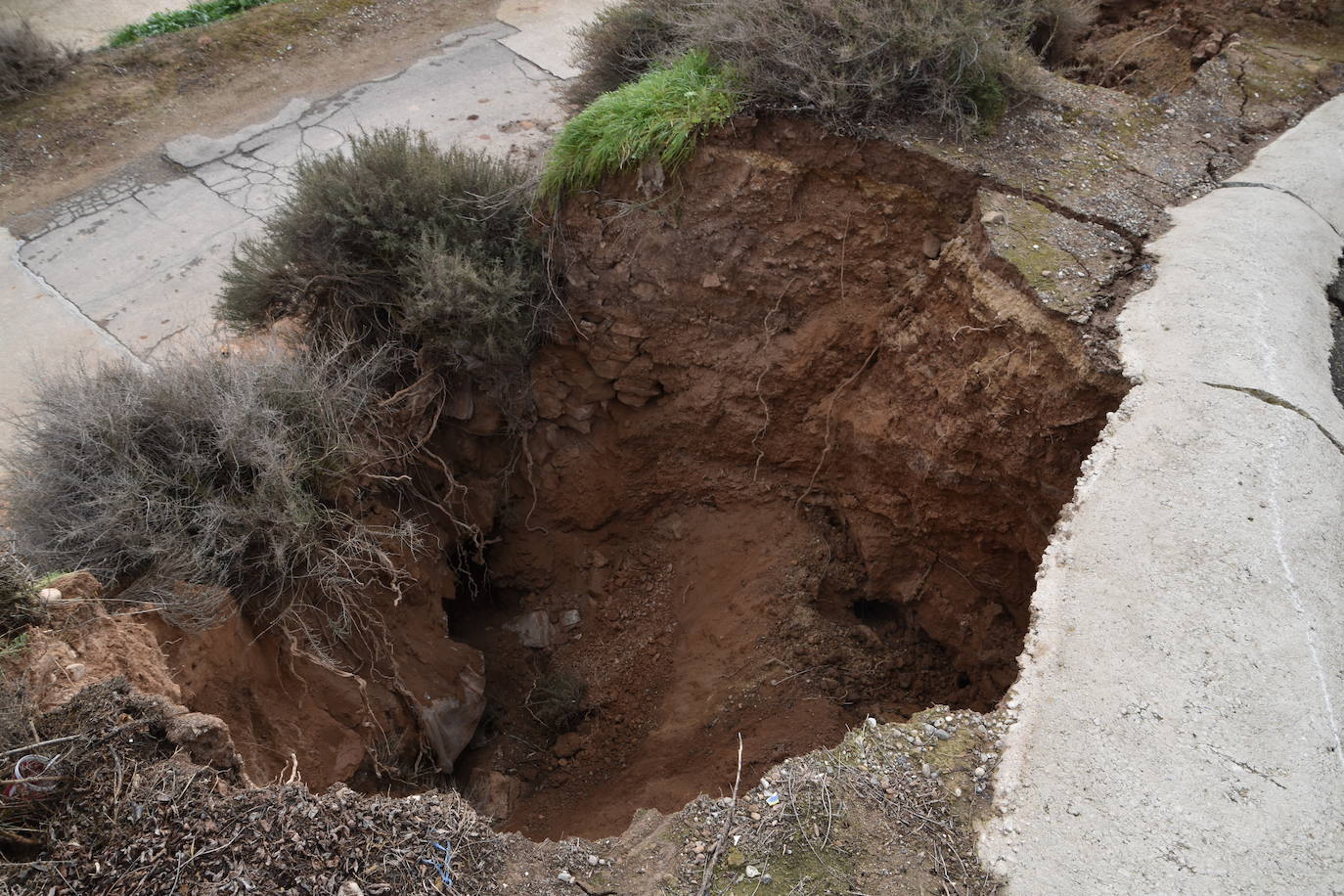 Fotos: Hundimiento de una calle en Ausejo