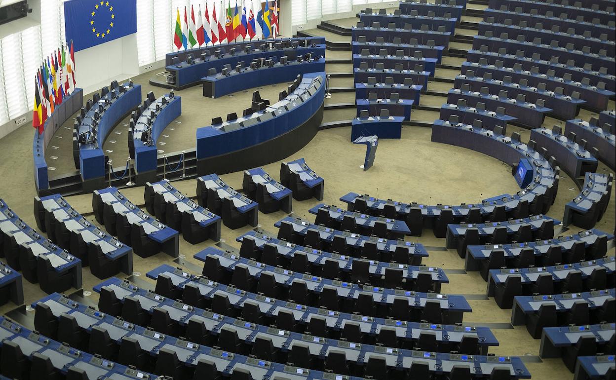 Aspecto de un vacío salón de plenos del Parlamento Europeo en Estrasburgo.