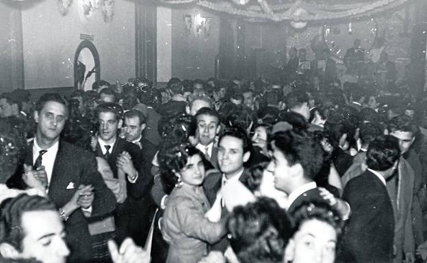 Baile de Nochevieja en 1953. 