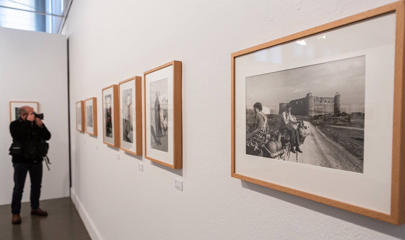 Fotos: La sala Amós Salvador acoge una retrospectiva sobre la faceta de Carlos Saura como fotógrafo