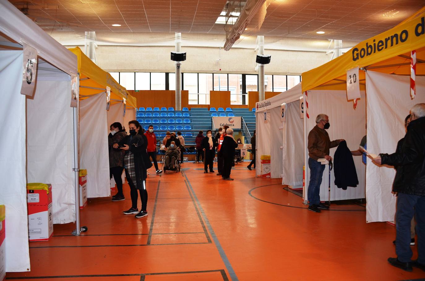 Fotos: Salud pondrá hoy más de 1.200 dosis a las personas mayores de 80 años de la comarca de Calahorra