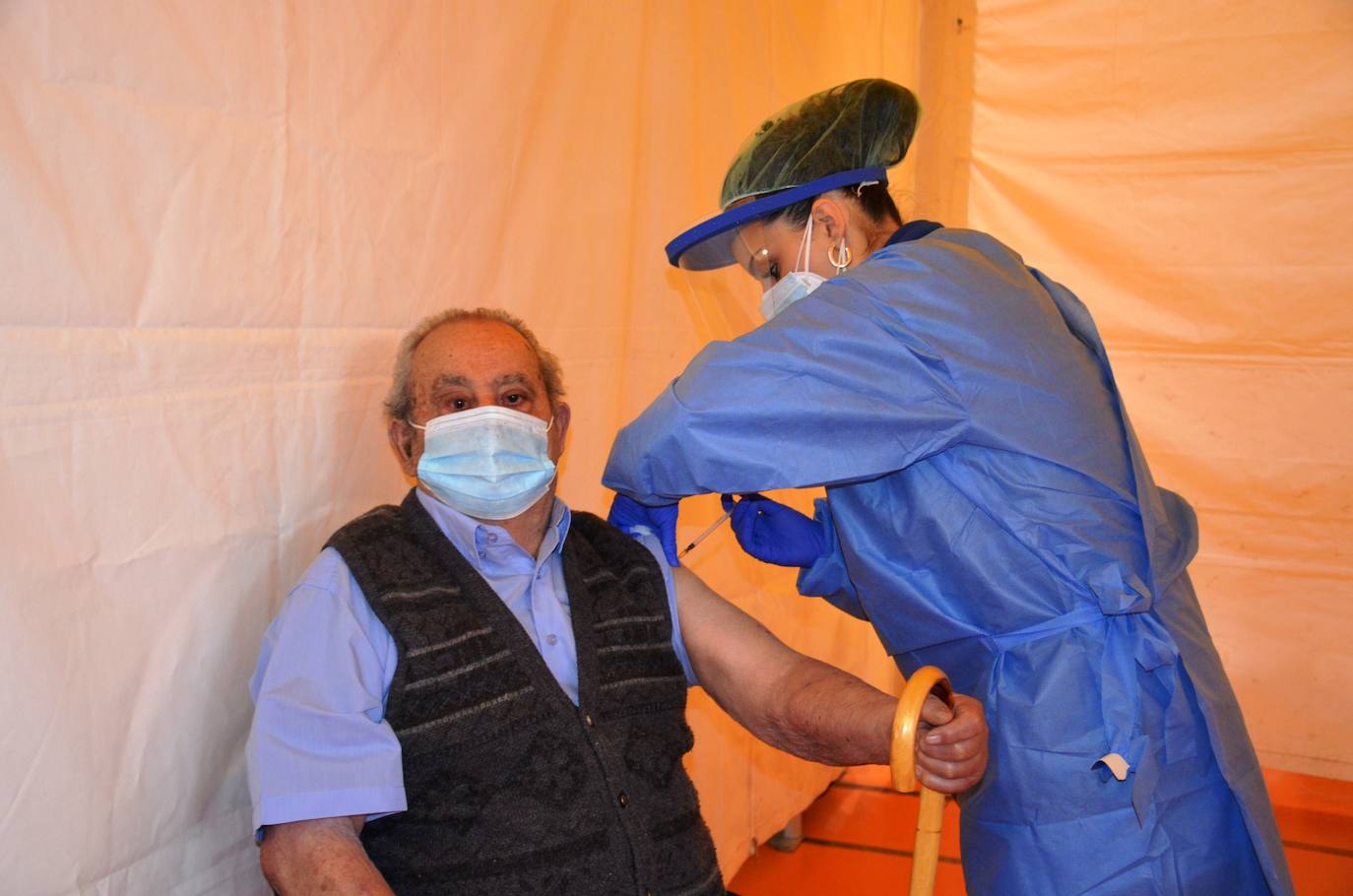 Fotos: Salud pondrá hoy más de 1.200 dosis a las personas mayores de 80 años de la comarca de Calahorra