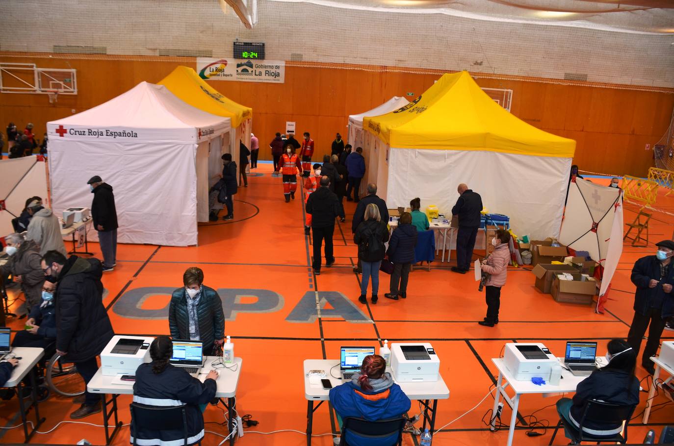 Fotos: Salud pondrá hoy más de 1.200 dosis a las personas mayores de 80 años de la comarca de Calahorra