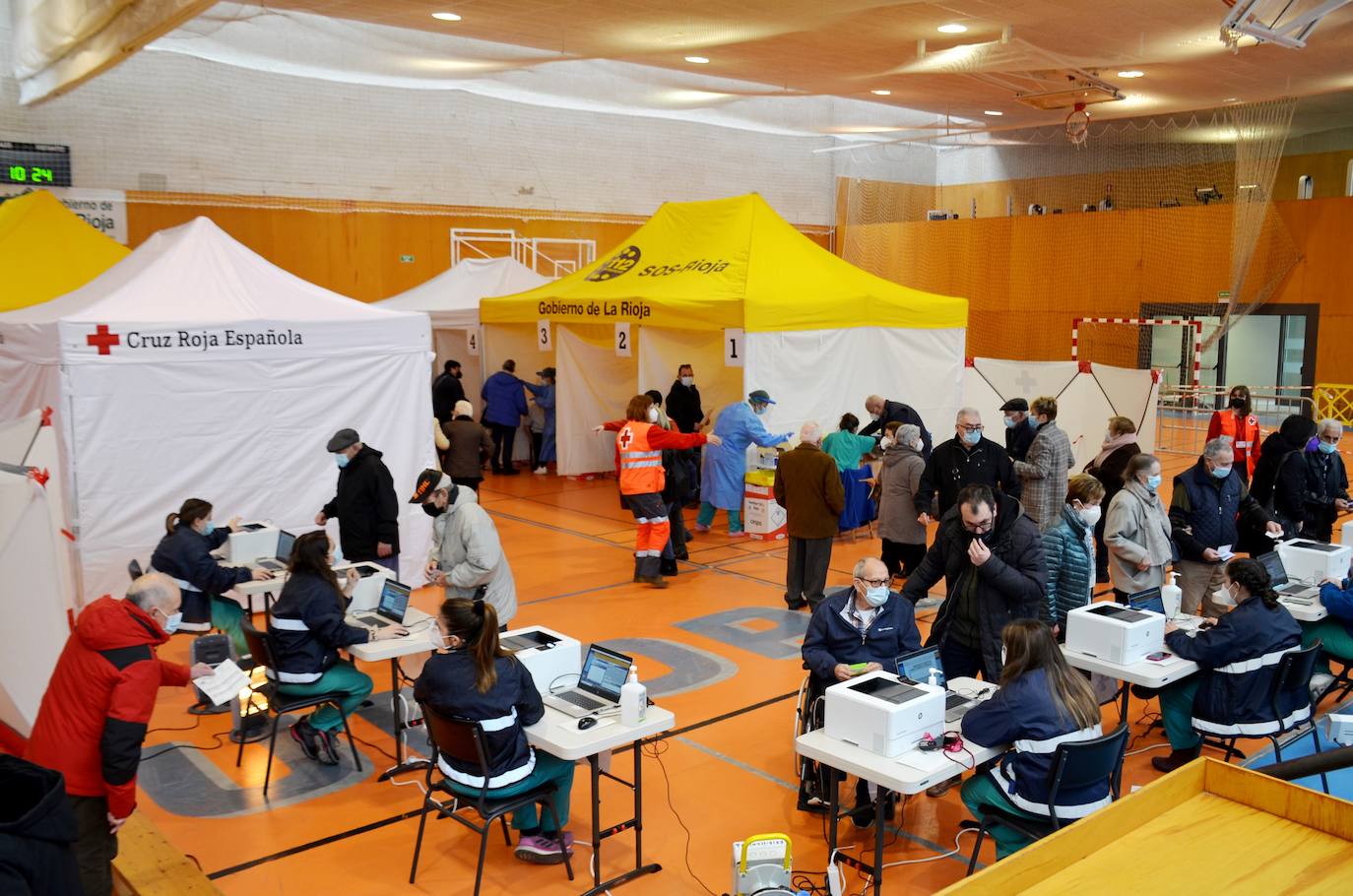 Fotos: Salud pondrá hoy más de 1.200 dosis a las personas mayores de 80 años de la comarca de Calahorra