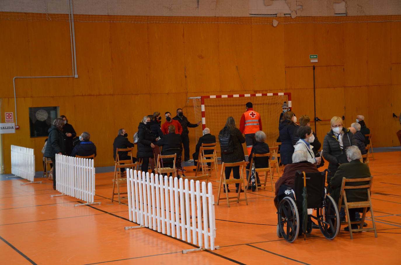 Fotos: Salud pondrá hoy más de 1.200 dosis a las personas mayores de 80 años de la comarca de Calahorra