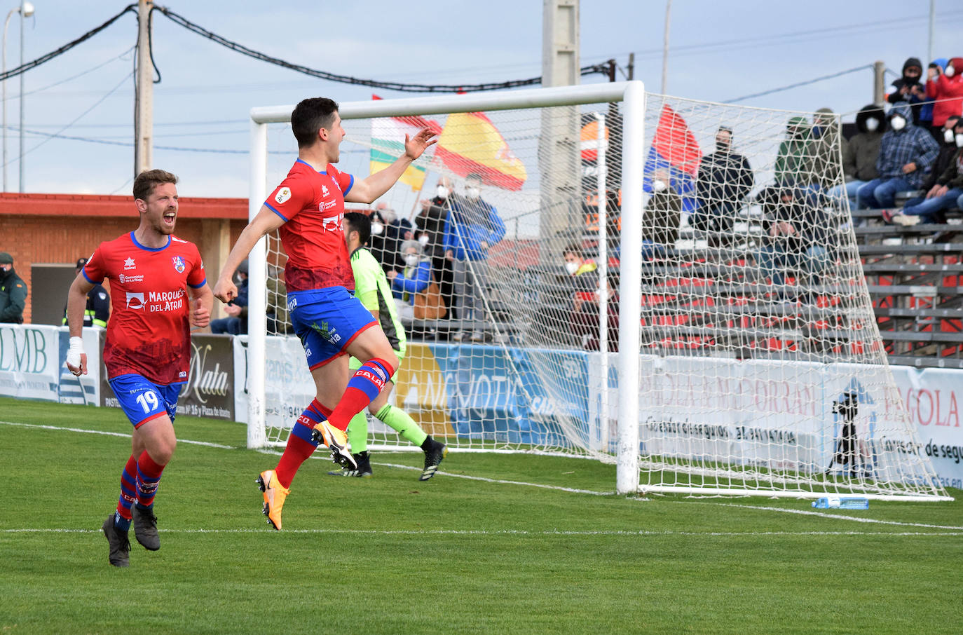 Fotos: La goleada del Calahorra sobre el Osasuna B, en imágenes