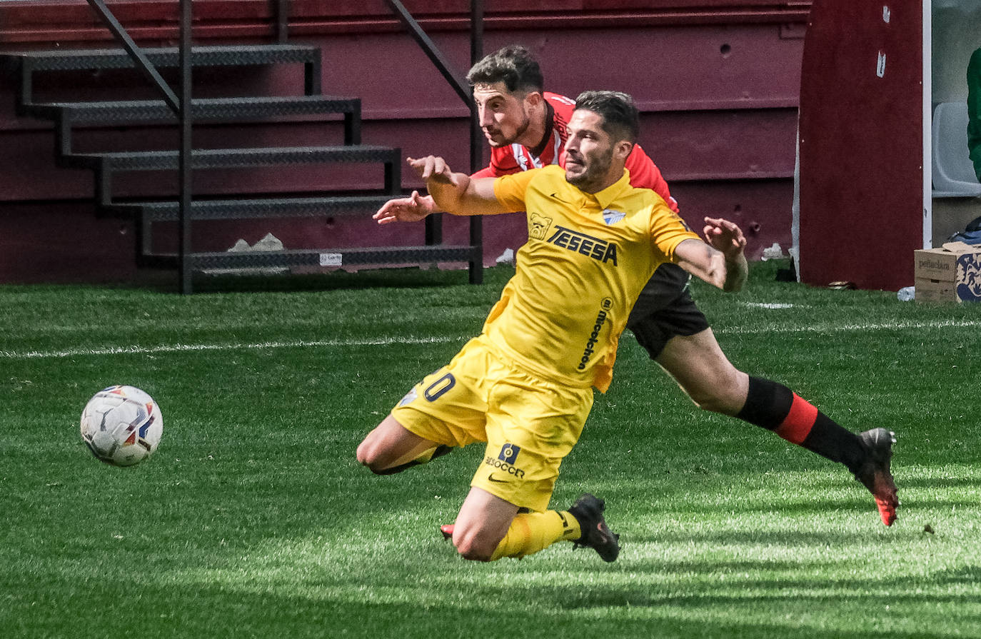 Fotos: Las imágenes de la derrota de la UD Logroñés frente al Málaga