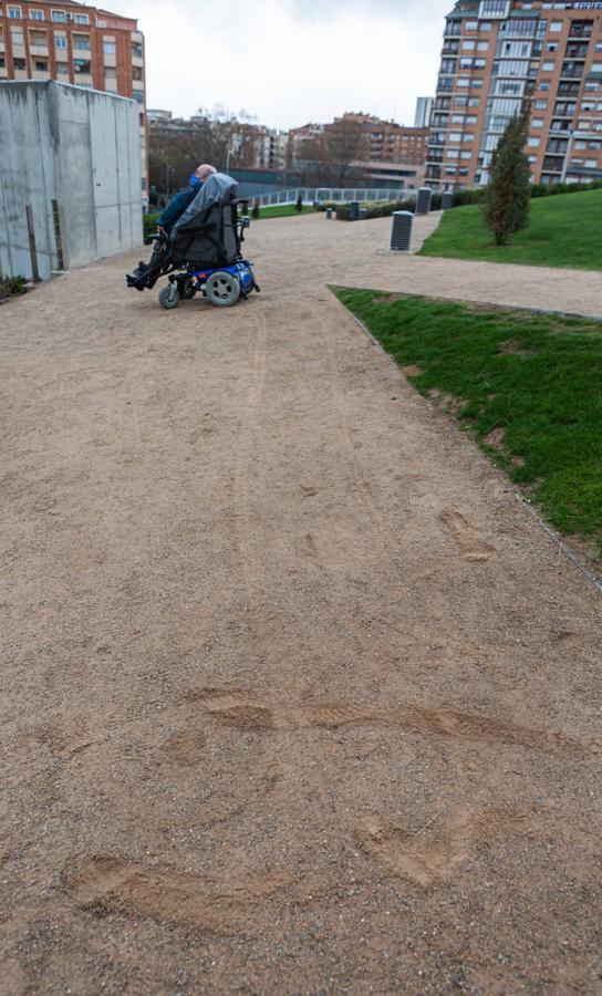 Fotos: El parque Felipe VI, una colina no aapta para todos