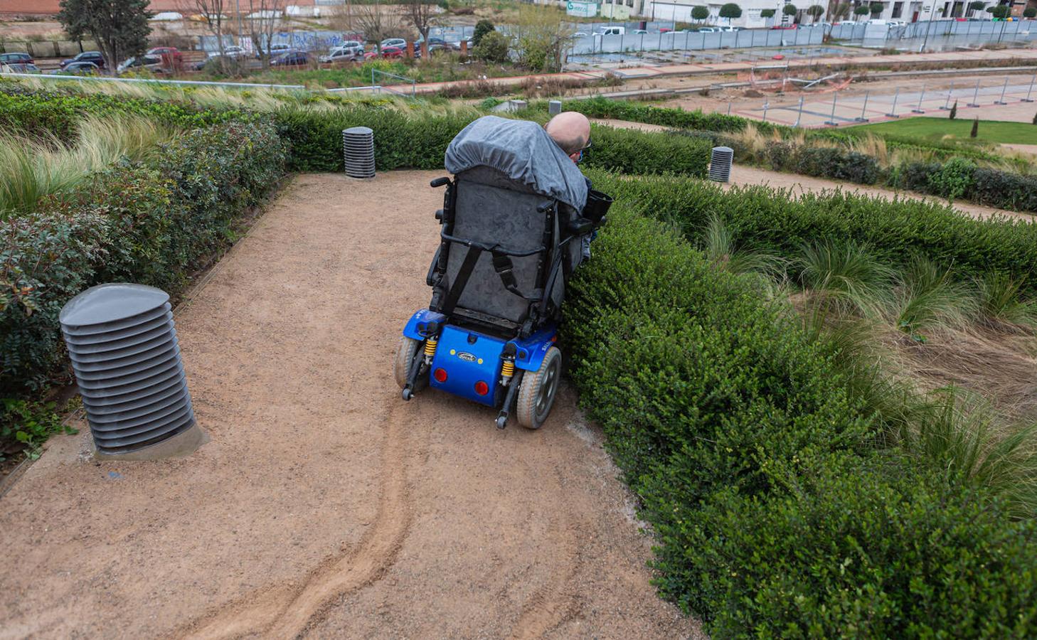 Fotos: El parque Felipe VI, una colina no aapta para todos