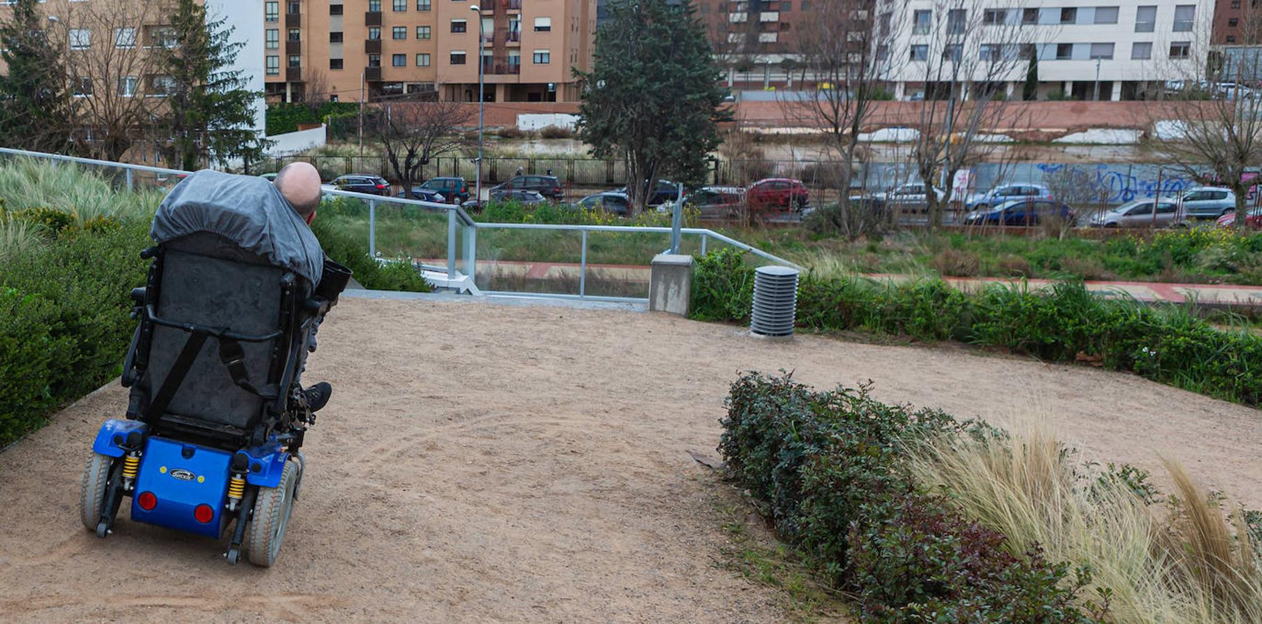 Fotos: El parque Felipe VI, una colina no aapta para todos