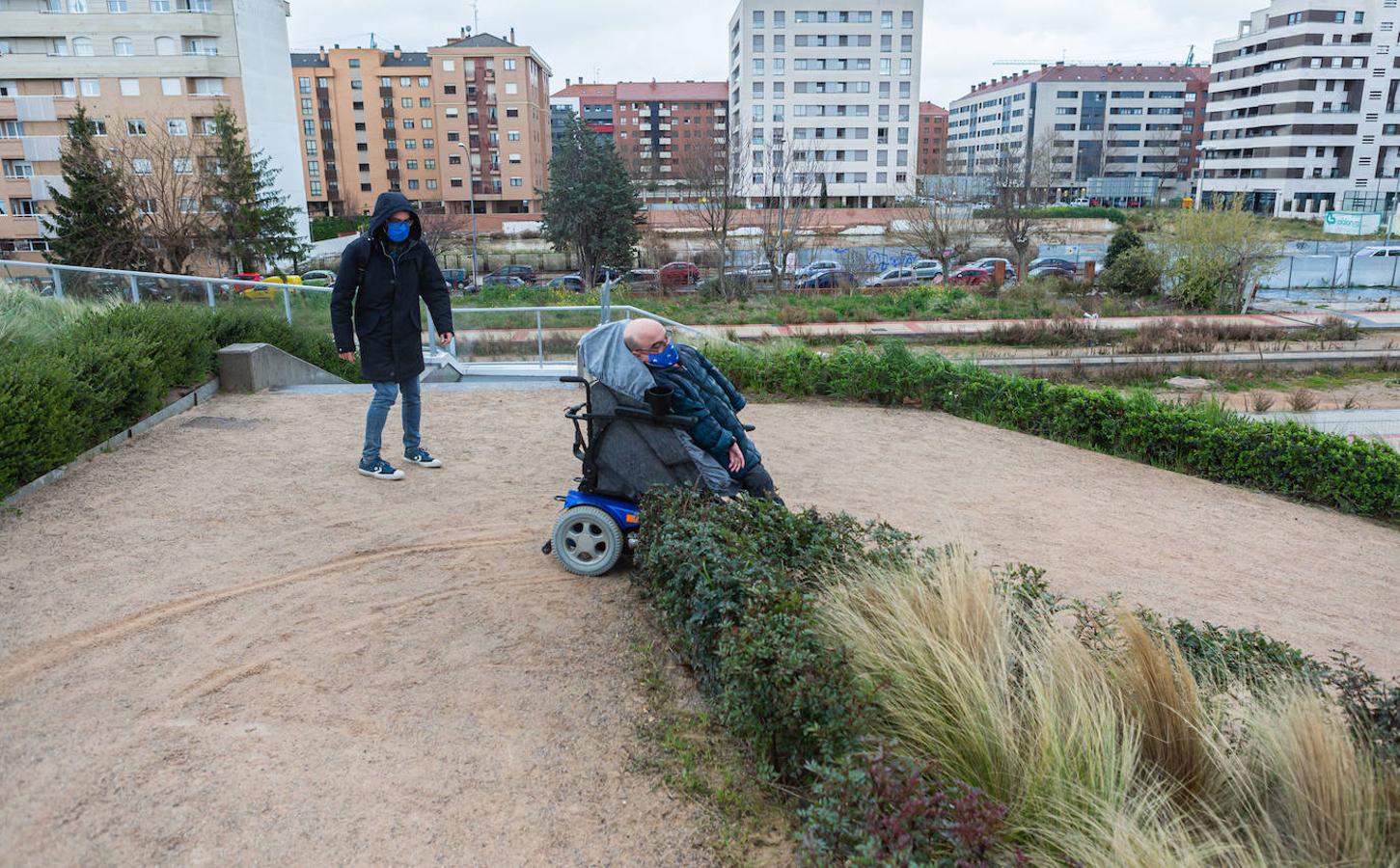 Fotos: El parque Felipe VI, una colina no aapta para todos