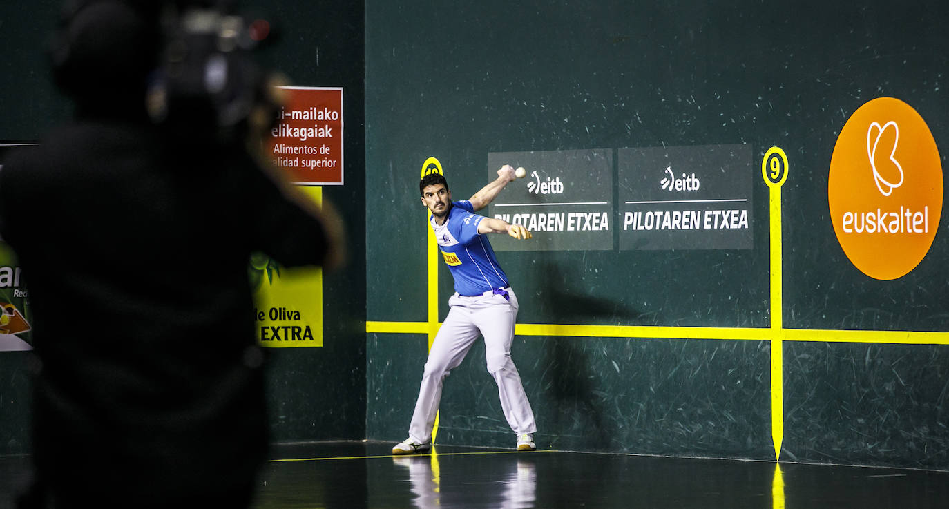 Fotos: La pelota regresa al Adarraga