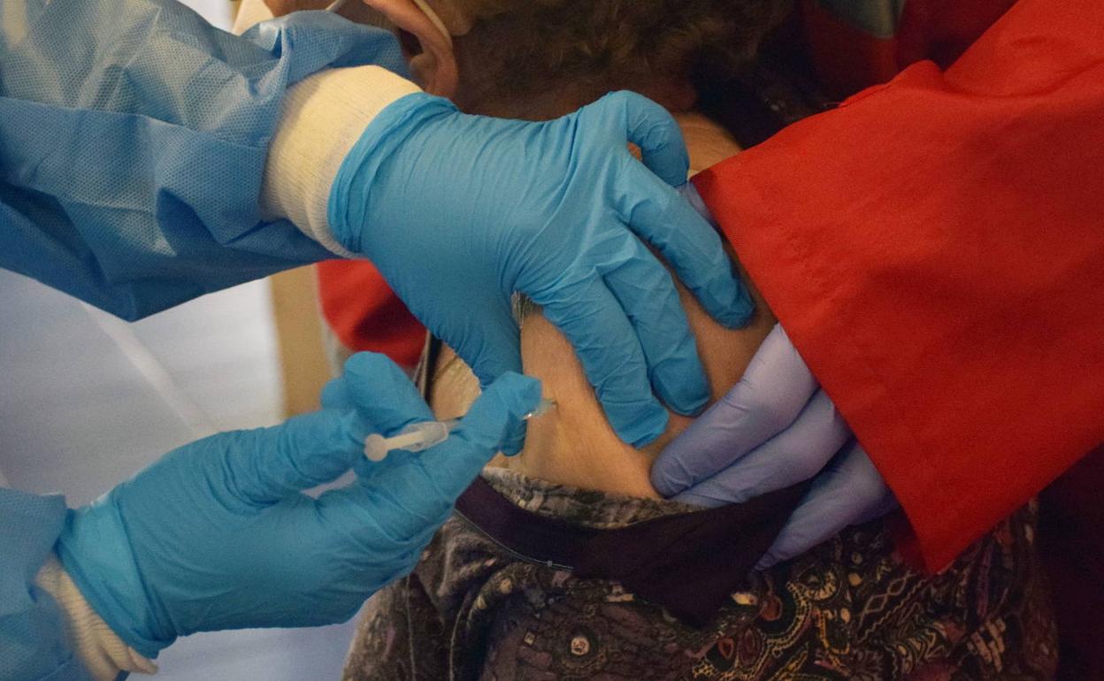 La Rioja administra 1.933 dosis tras retomarse la vacunación con AstraZeneca