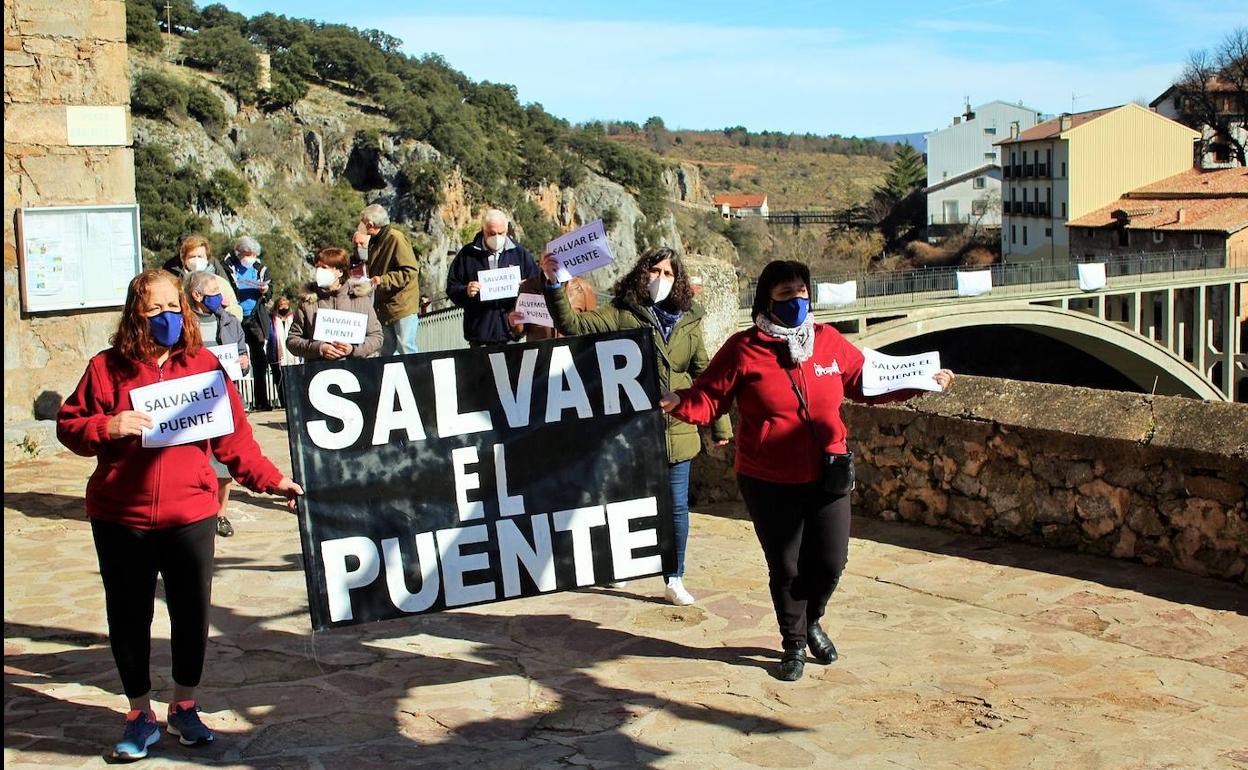 Concentración de la plataforma Salvar el Puente. 