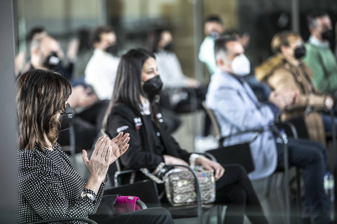 En Riojaforum estuvo acompañado por su familia, su equipo, patrocinadores, autoridades y algunos medios de comunicación