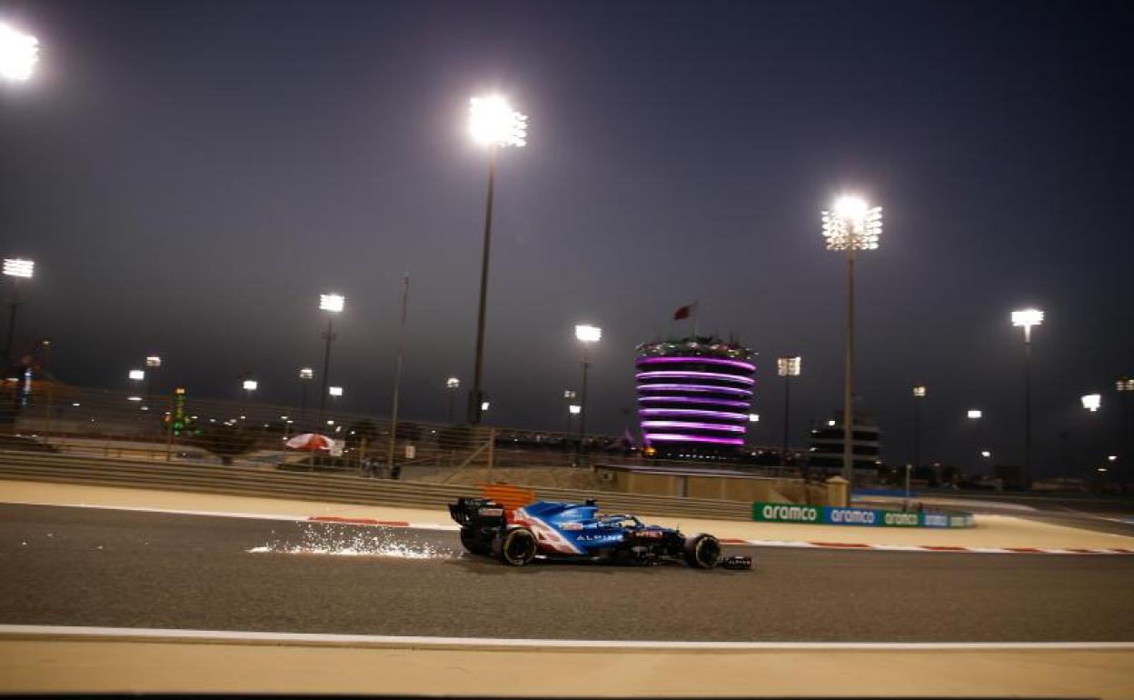 Alonso con el Alpline poco antes de abandonar