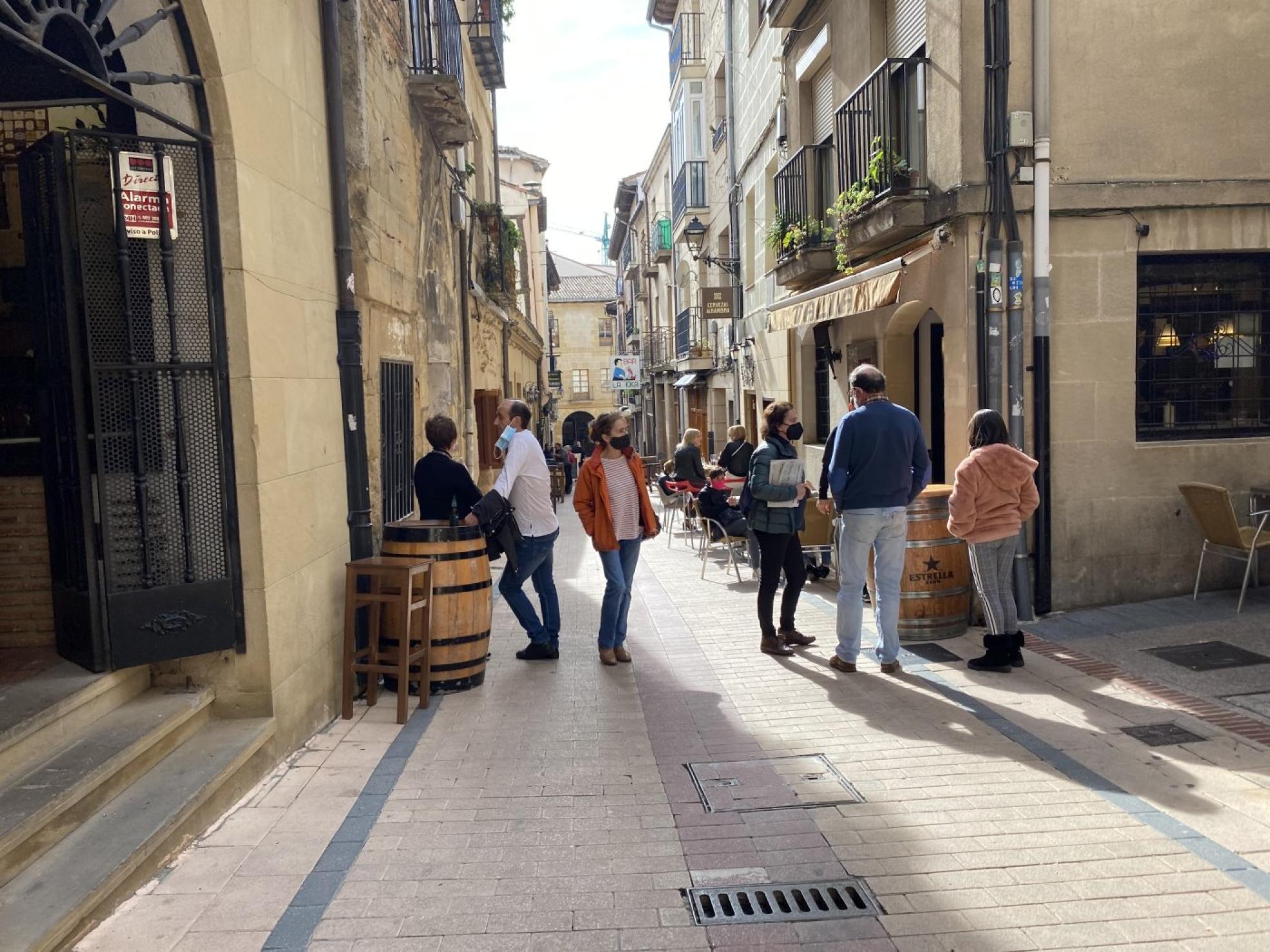 Calle Santo Tomás. Dentro del barrio de La Herradura. 