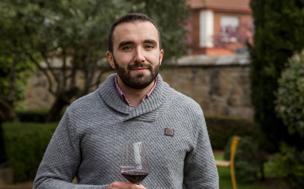 «Es una forma de estar en contacto con el mundo del vino y el año viene cargado de novedades»