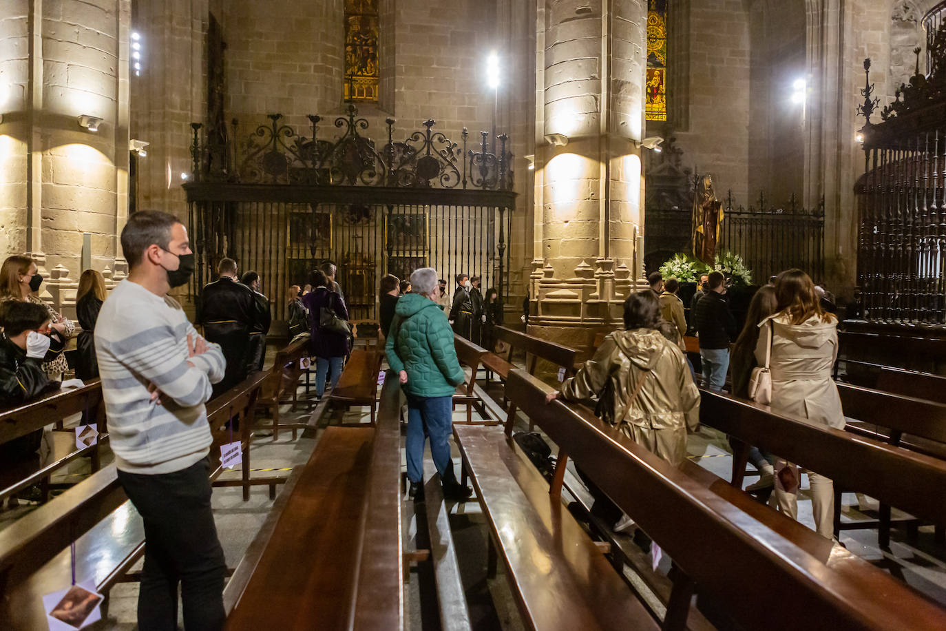 En La Redonda, la Cofradía de la Virgen de la Soledad realizó el Miércoles Santo el acto denominado 'Los siete encuentros con la madre'.