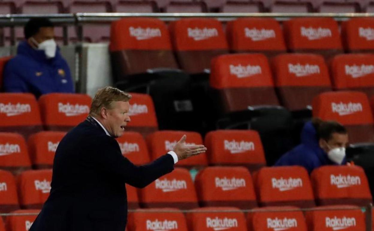 Ronald Koeman, durante el Barça-Valladolid del lunes. 