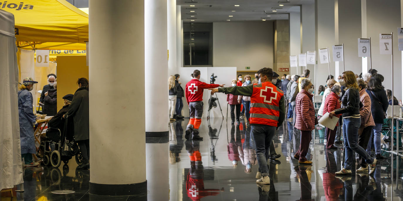 Unos 1.500 logroñeses han sido citados este martes en el Palacio de Congresos de la capital riojana