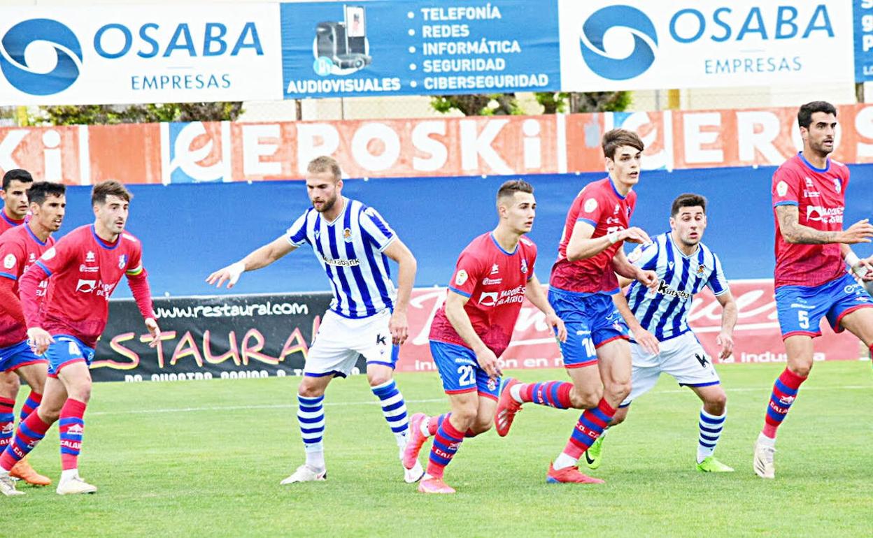 Un momento del partido disputado este domingo entre el Calahorra y la Real Sociedad B. 