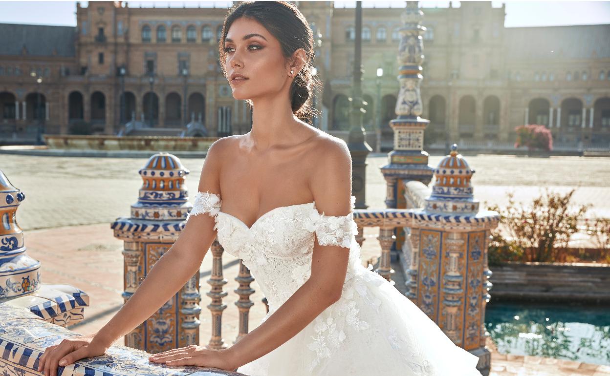 Modelo Carrasco de la colección de Marchesa con Pronovias. 