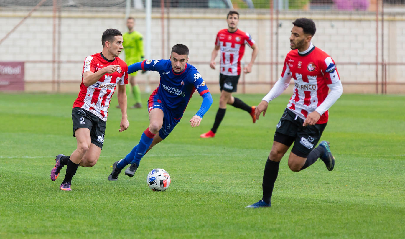 Fotos: Las imágenes del empate entre la SD Logroñés y el Amorebieta