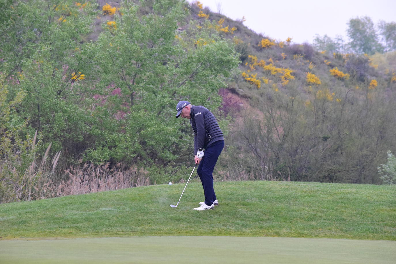 Los jugadores disfrutaron de una gran jornada de golf en el primer torneo de la Liga de Golf y Vino.