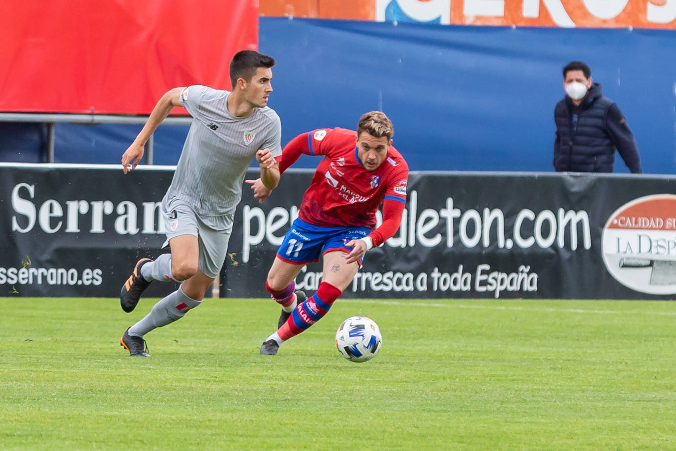 Fotos: Importantísima victoria del Calahorra ante el Athletic B