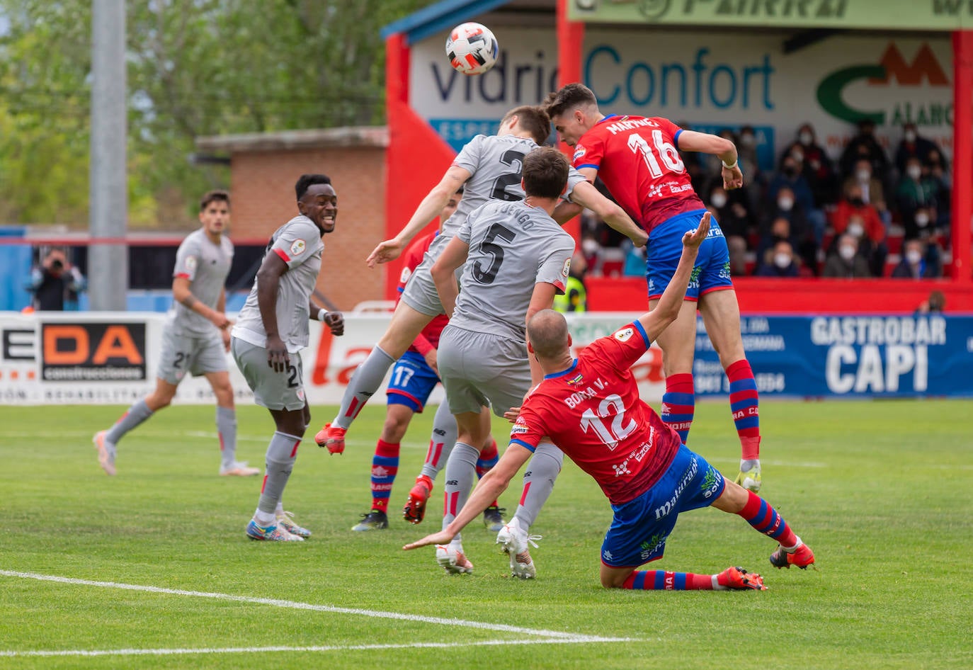 Fotos: Importantísima victoria del Calahorra ante el Athletic B