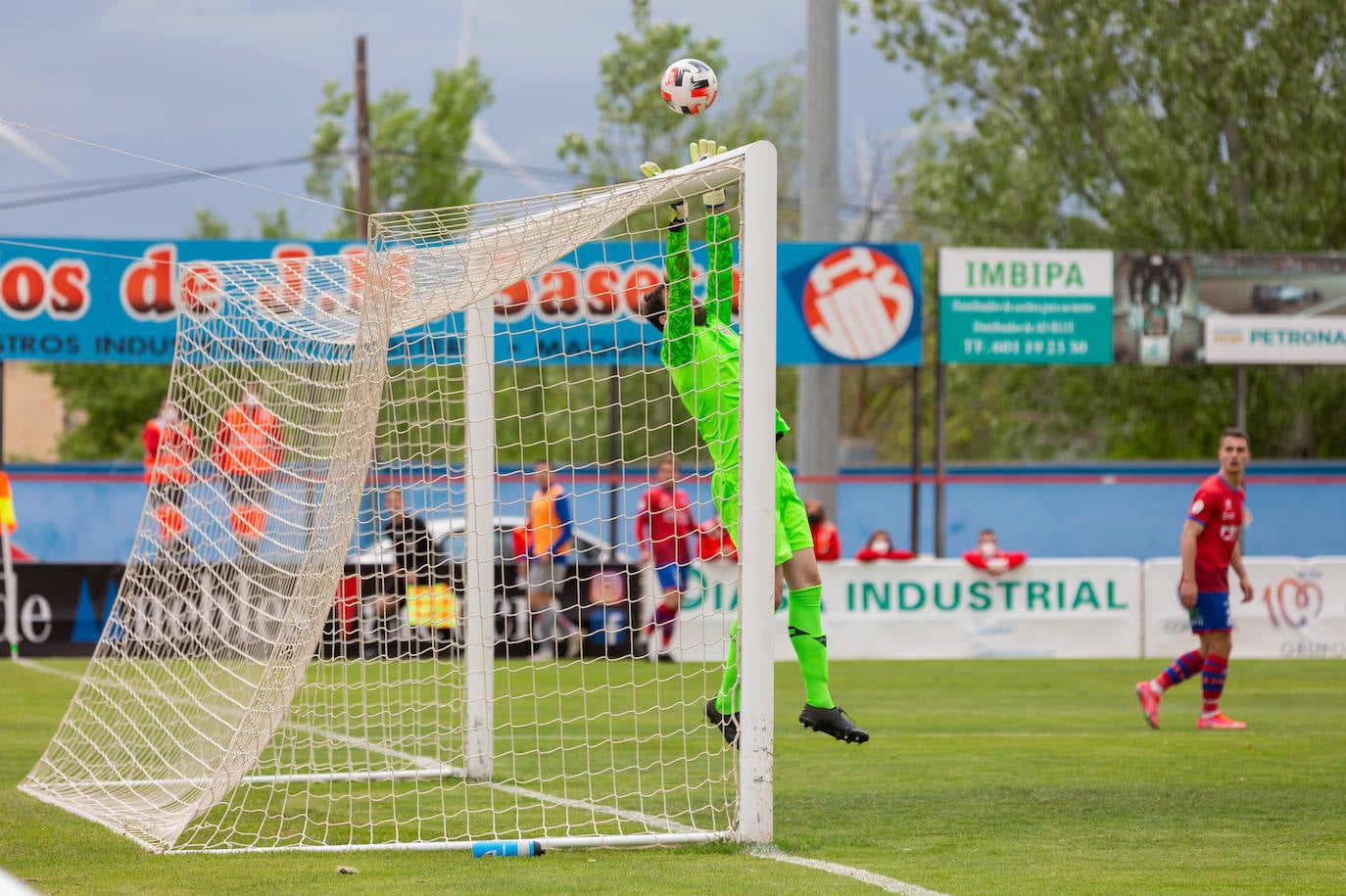 Fotos: Importantísima victoria del Calahorra ante el Athletic B