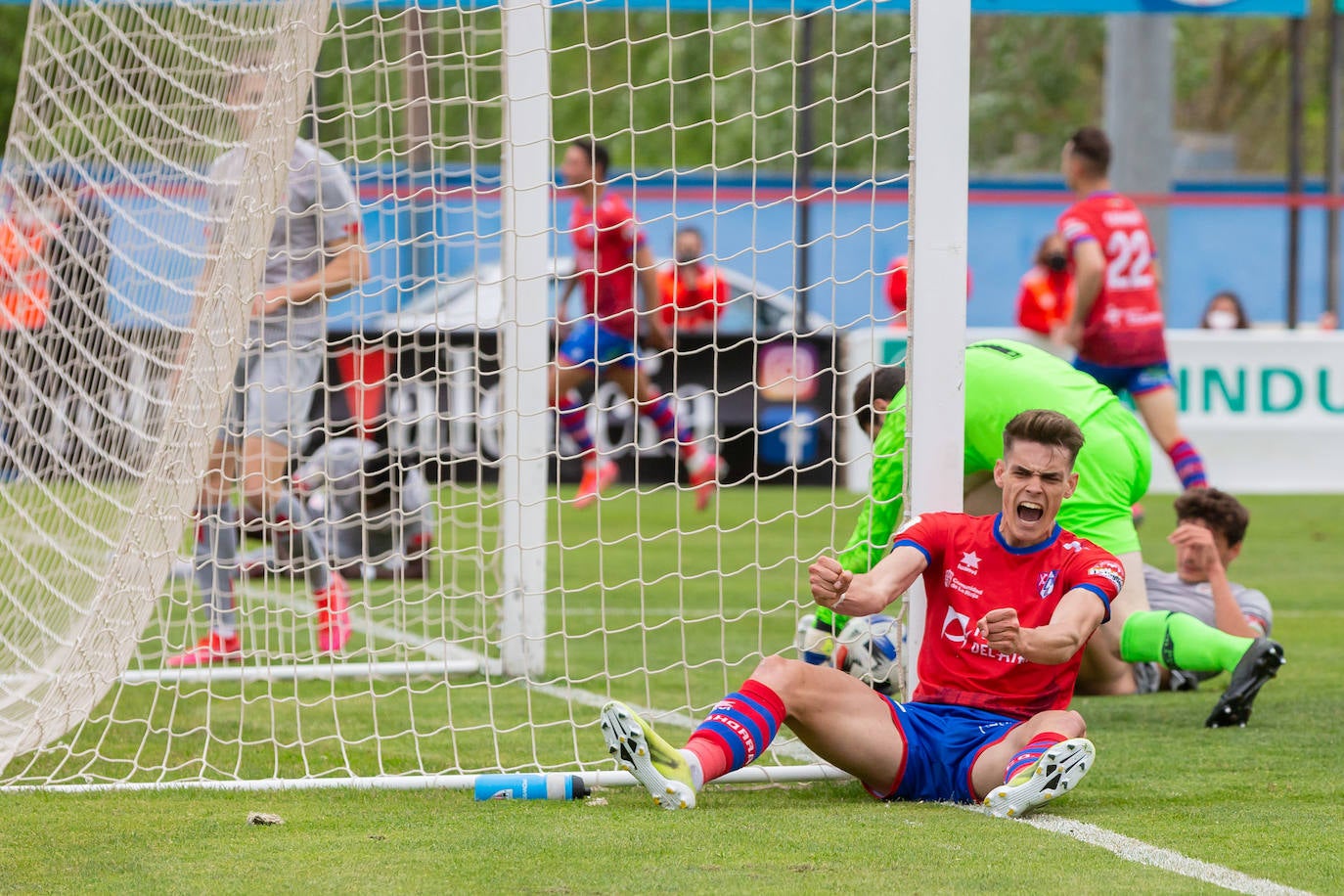 Fotos: Importantísima victoria del Calahorra ante el Athletic B