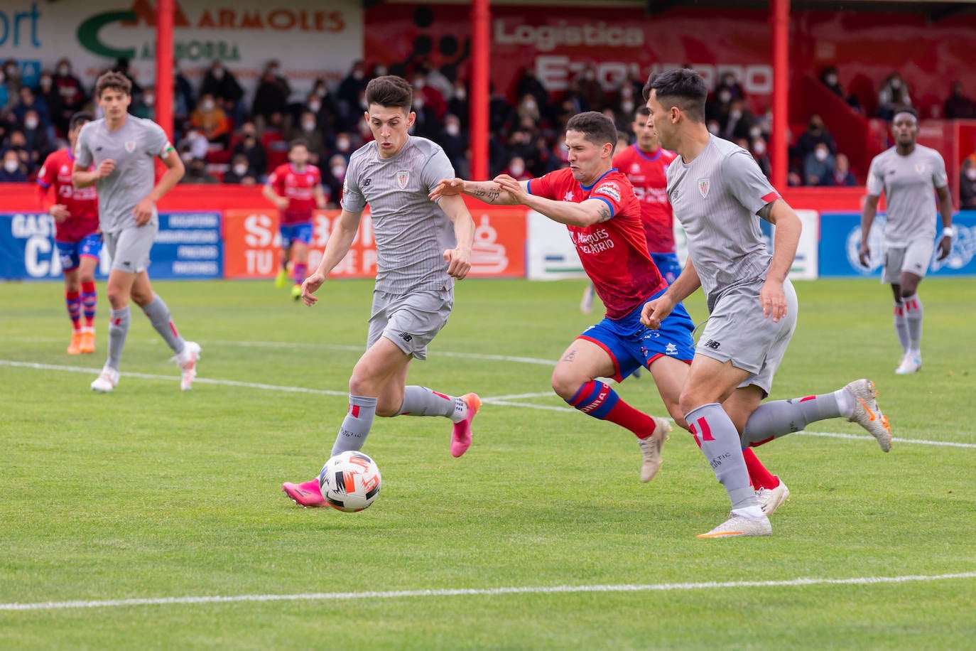 Fotos: Importantísima victoria del Calahorra ante el Athletic B